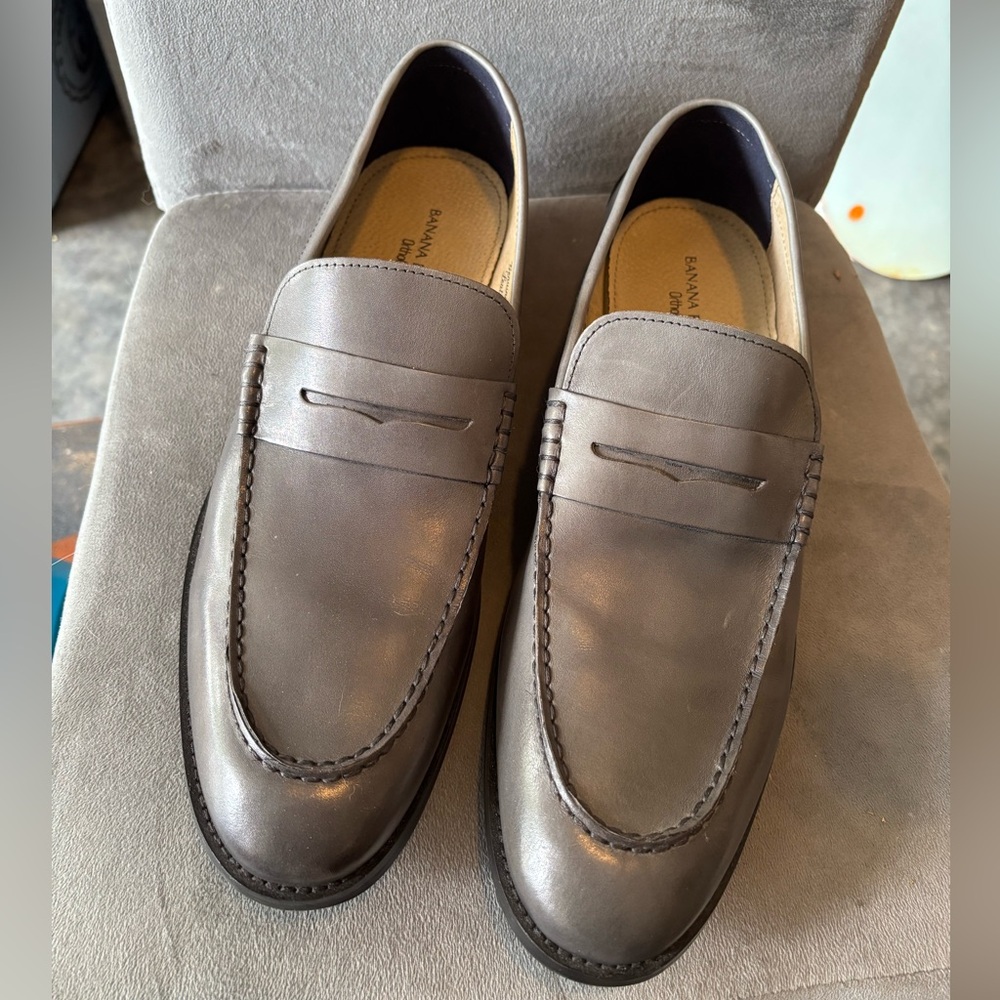 Banana Republic Men's Gray Leather Loafers 12M